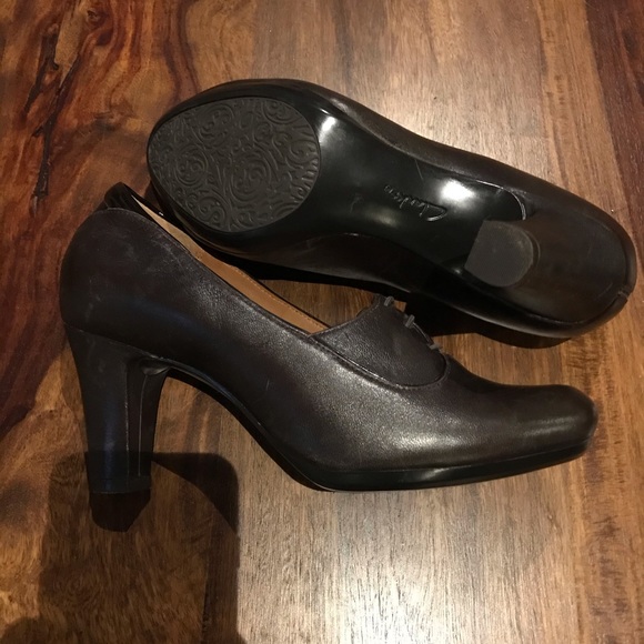 Clarks brown leather oxford heel size 8.5 - Picture 2 of 4